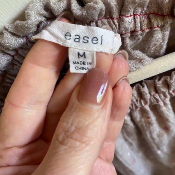 Easel Off Shoulder Floral Ruffle Top - Picture 5 of 5